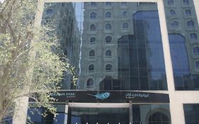 Hotel Gokulam Park  3*